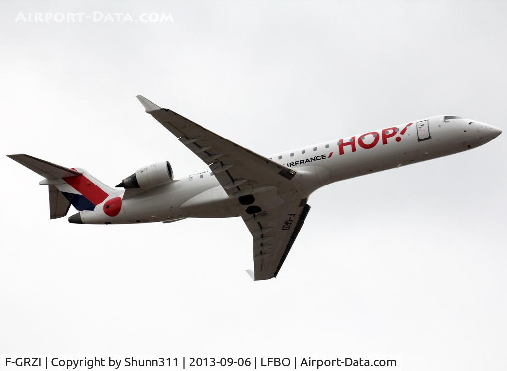 F-GRZI, Canadair CRJ-702 (CL-600-2C10) Regional Jet C/N 10093, Taking off from rwy 32R and climbing...