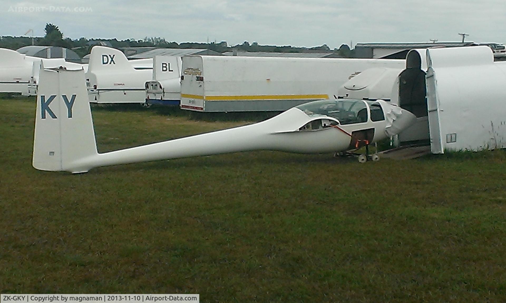 ZK-GKY, Slingsby T-59D Kestrel 19 C/N 1837, Just getting unloaded at Drury