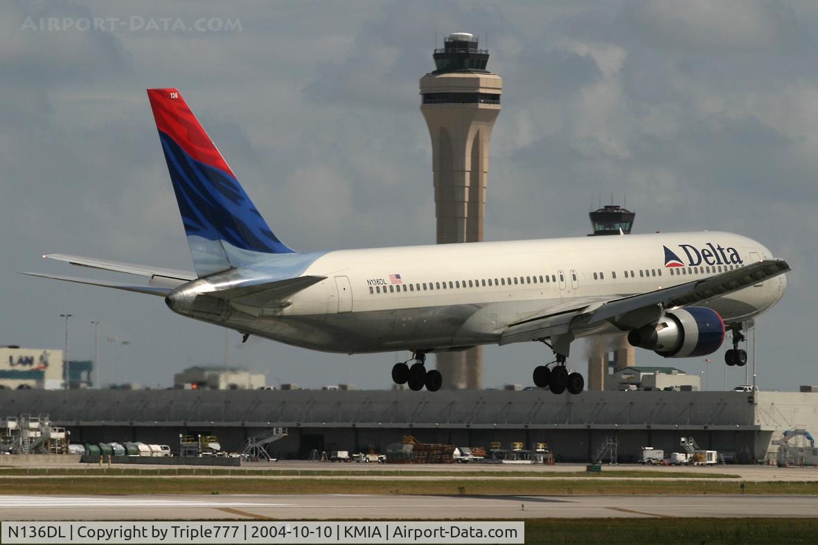 N136DL, 1991 Boeing 767-332 C/N 25146, Delta