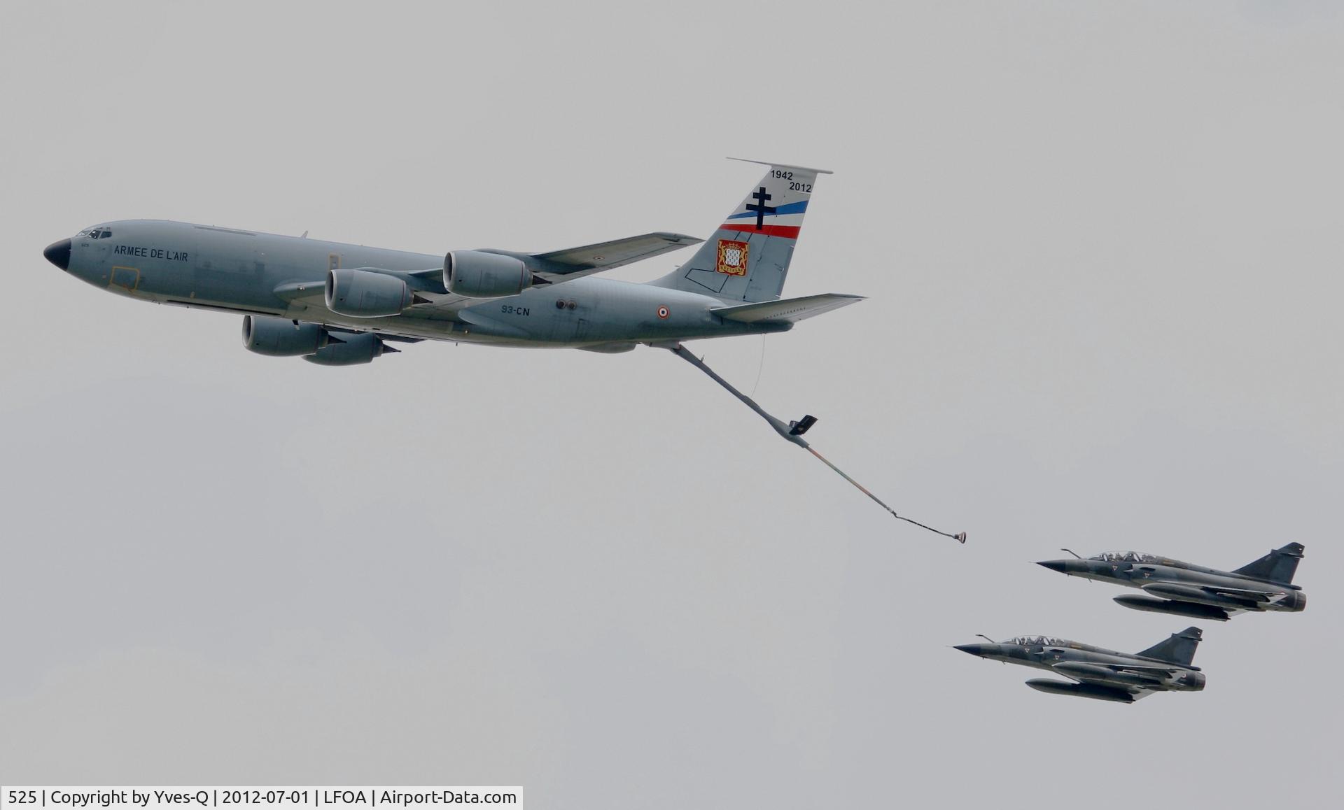 525, 1963 Boeing KC-135R Stratotanker C/N 18508, French Air Force Boing C-135FR Stratotanker (93-CN), Low height flight with two Mirage 2000N,  Avord Air Base 702 (LFOA)