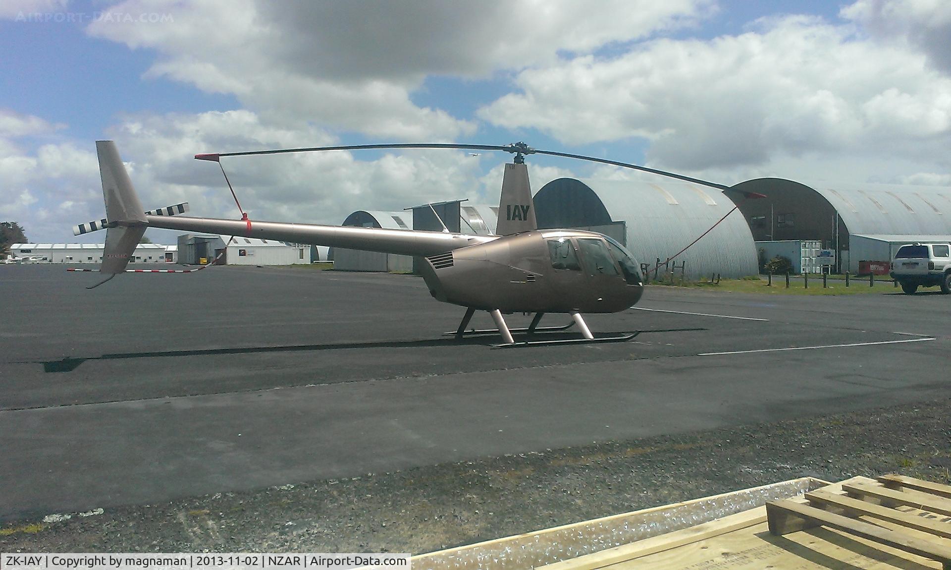ZK-IAY, 2003 Robinson R44 C/N 1318, Outside heliflite