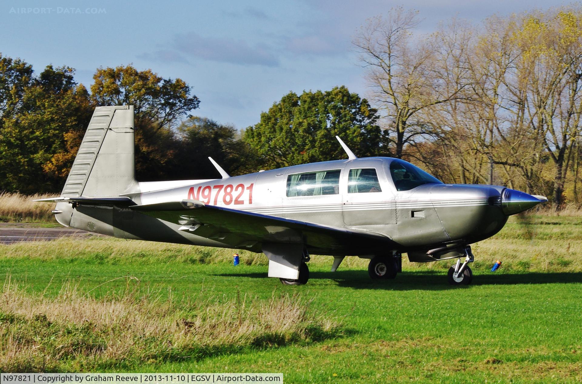 N97821, 1981 Mooney M20J 201 C/N 24-1080, Just landed.