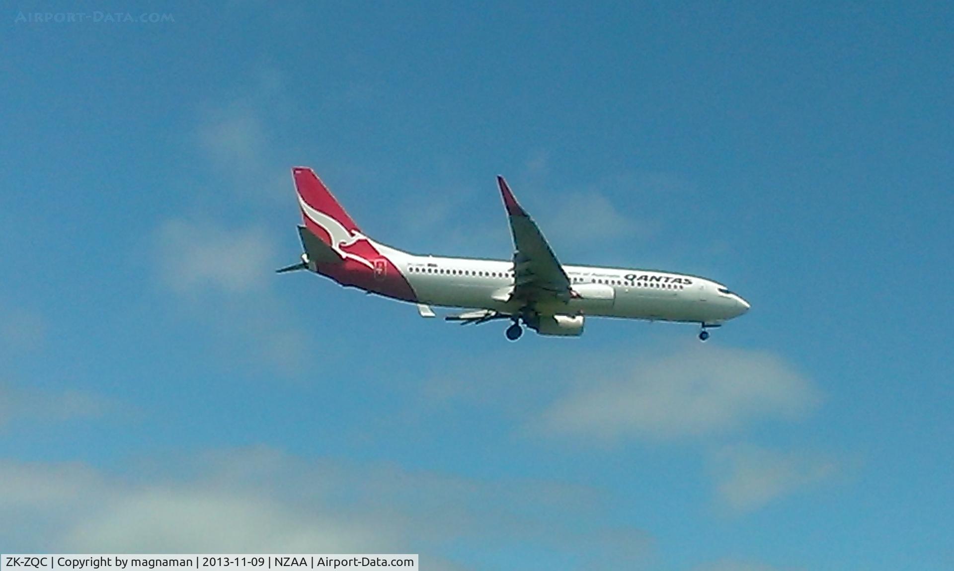 ZK-ZQC, 2009 Boeing 737-838 C/N 34202, Landing at Auckland