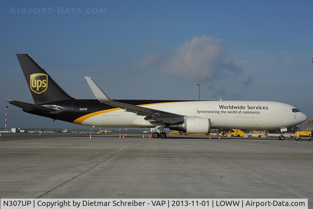 N307UP, 1996 Boeing 767-34AF C/N 27760, UPS Boeing 767-300