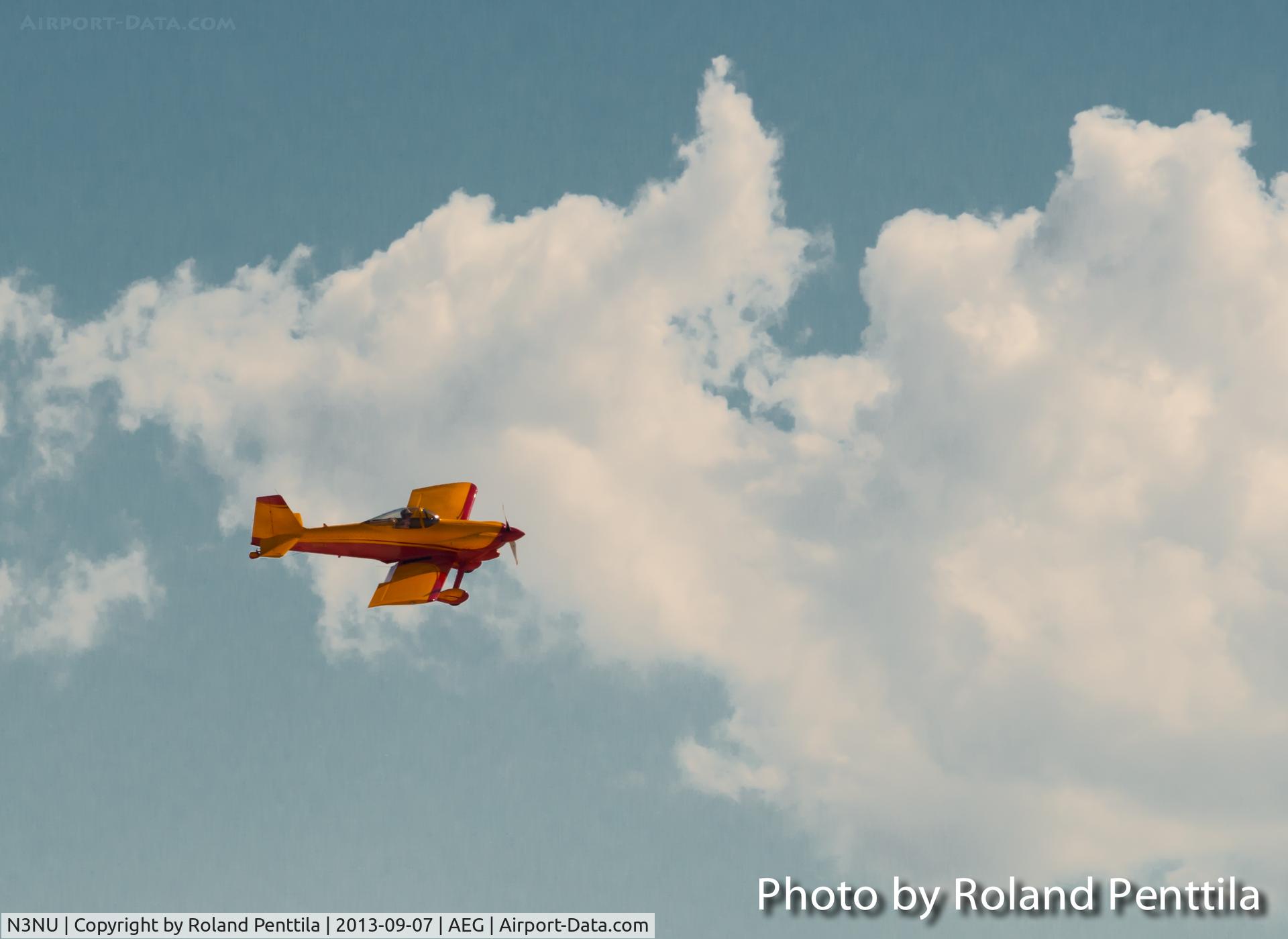 N3NU, Vans RV-3B C/N 11429, Seen in flight showing smoke.  Plane is part of an aerial demonstration team called the Chili Flight