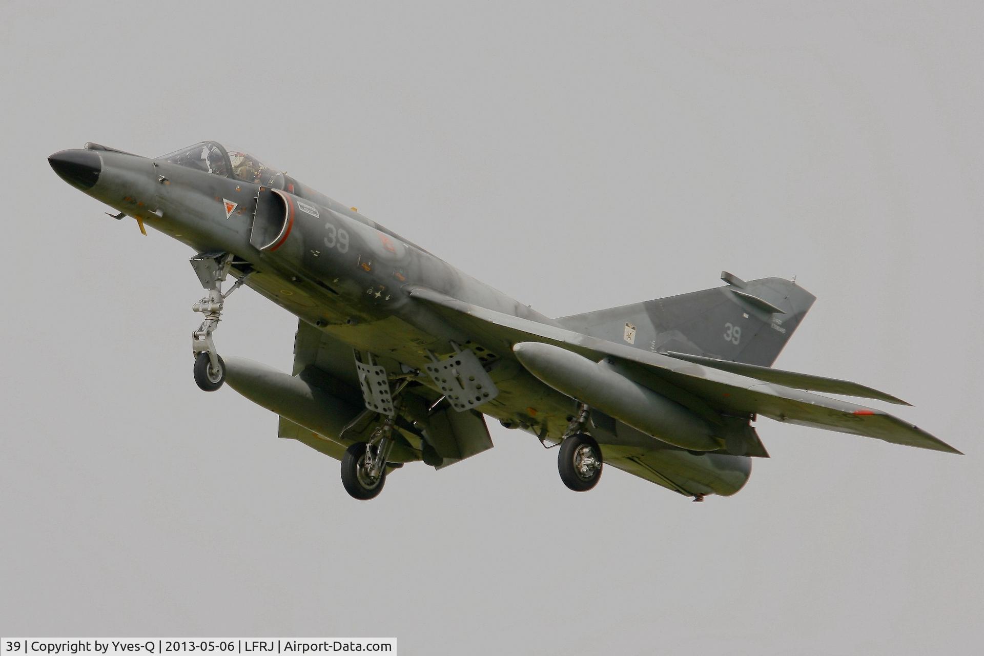 39, Dassault Super Etendard C/N 39, French Naval Aviation Dassault Super Etendard M (SEM), Short Approach Rwy 26, Landivisiau Naval Air Base (LFRJ)