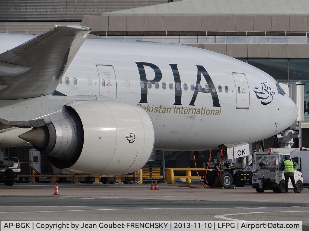 AP-BGK, 2004 Boeing 777-240/ER C/N 33776, PIA770 CDG/MILAN/ISLAMABAD
