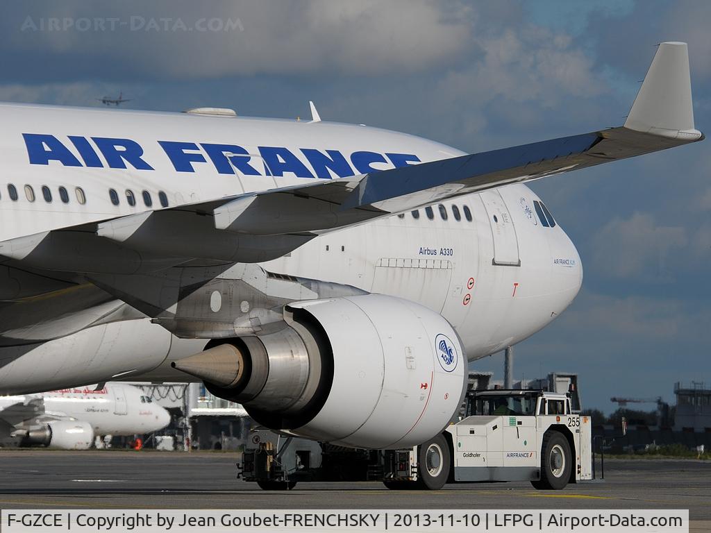 F-GZCE, 2002 Airbus A330-203 C/N 465, push to the gate and departure AFR3872 CDG/BAMAKO