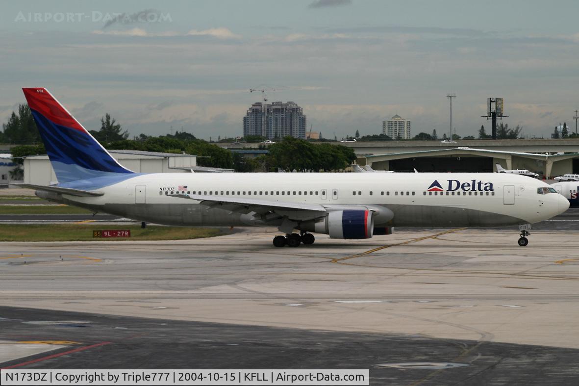 N173DZ, 1998 Boeing 767-332ER C/N 29692, Delta