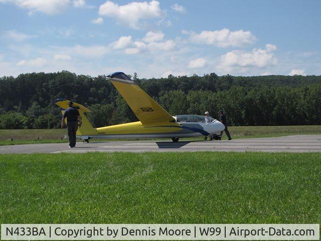 N433BA, 2002 Let L-23 Super Blanik C/N 029014, Turn around for launch