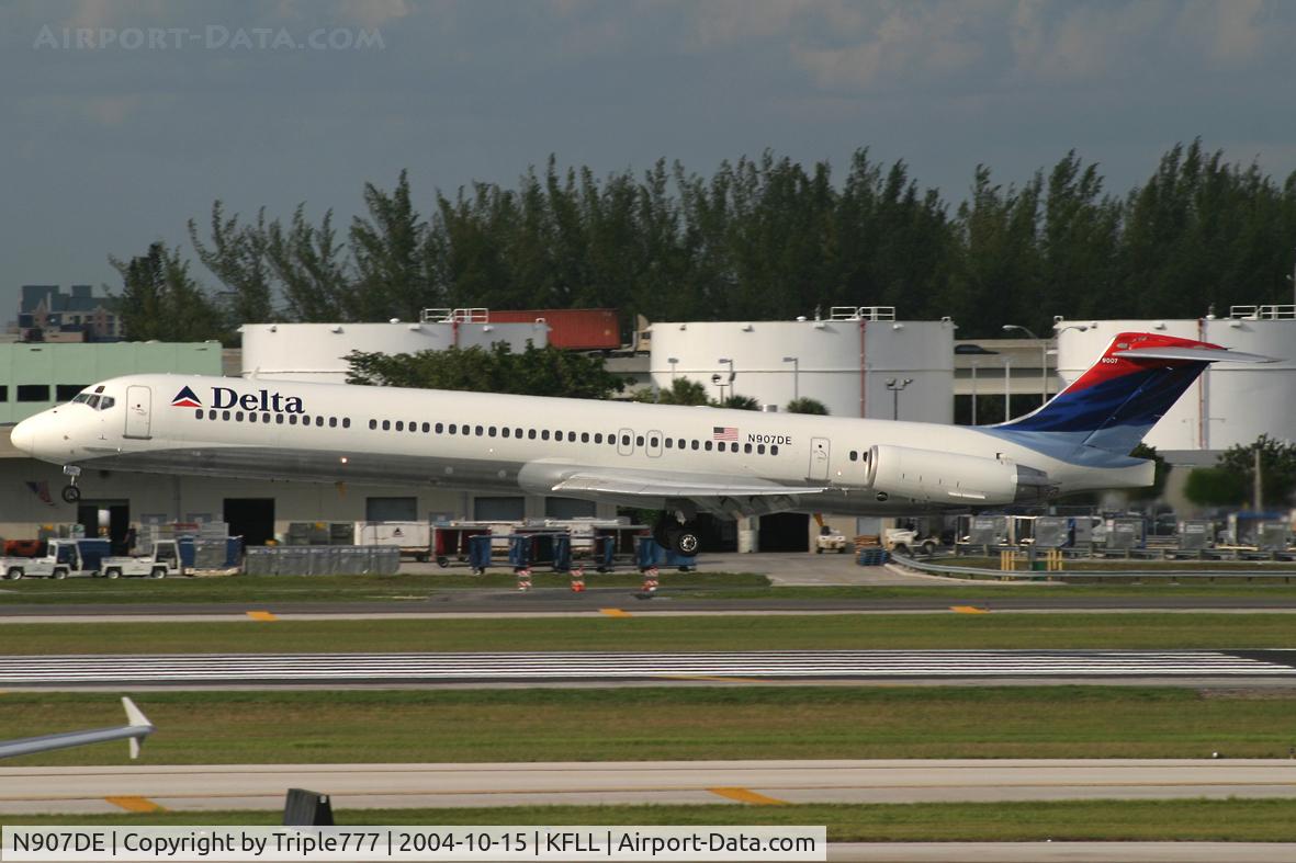 N907DE, 1992 McDonnell Douglas MD-88 C/N 53416, Delta