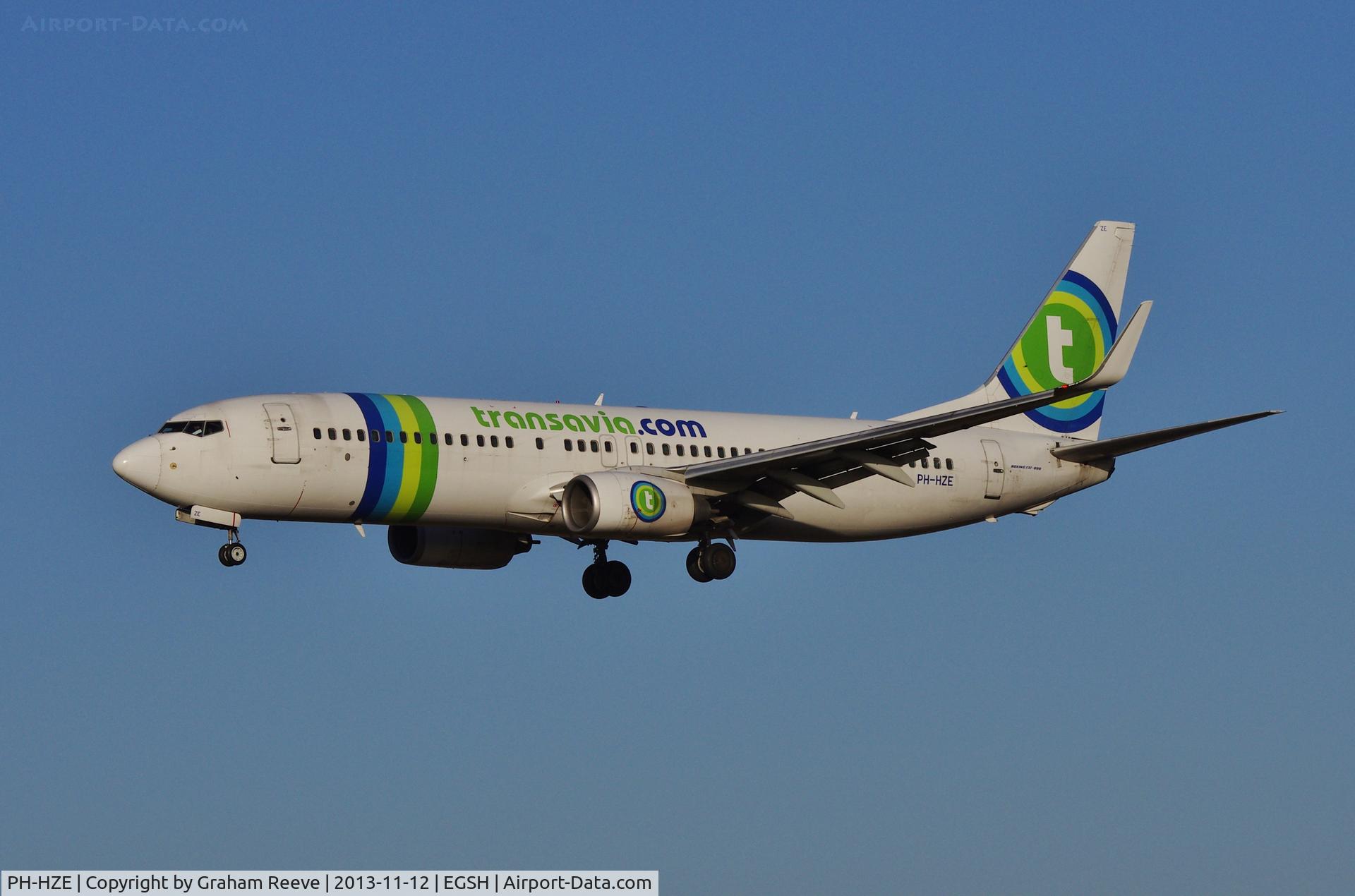 PH-HZE, 1999 Boeing 737-8K2 C/N 28377, About to touch down.
