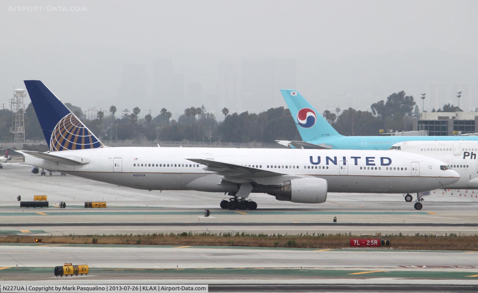 N227UA, 2002 Boeing 777-222 C/N 30555, Boeing 777-200