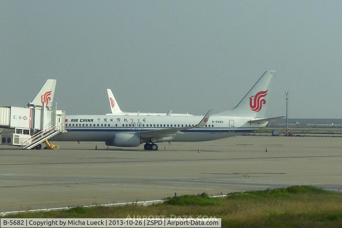 B-5682, 2012 Boeing 737-89L C/N 40036, At Shanghai Pu Dong