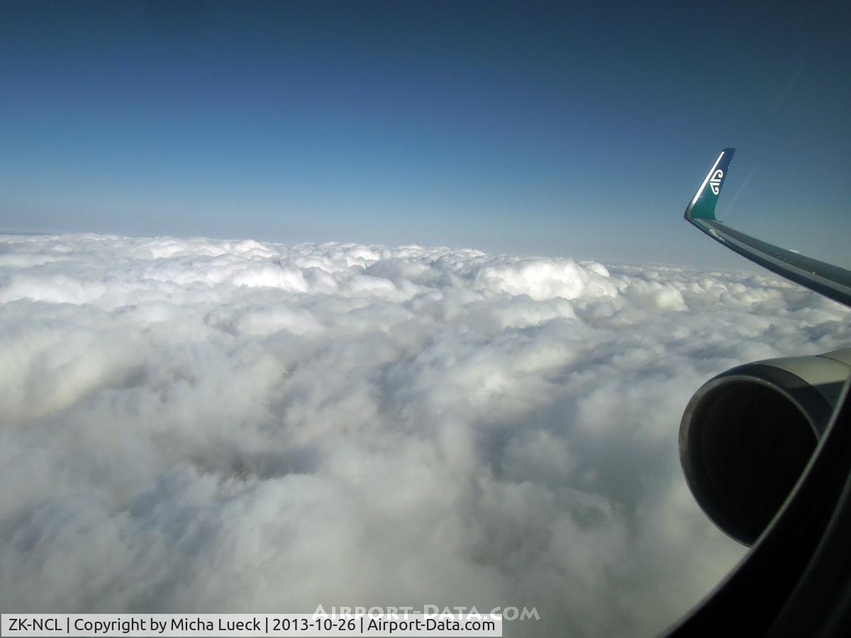 ZK-NCL, 1997 Boeing 767-319/ER C/N 28745, About to dive into the clouds on apporach to PVG