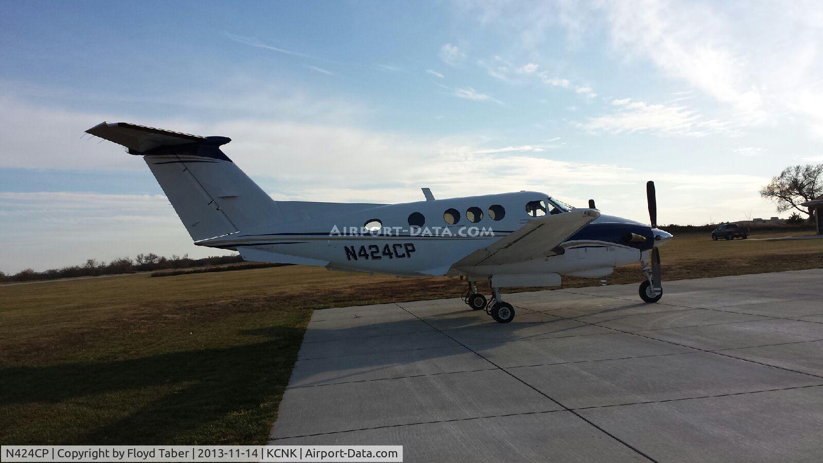 N424CP, 1982 Beech F90 King Air C/N LA-182, On the ramp at Blosser unloading passengers