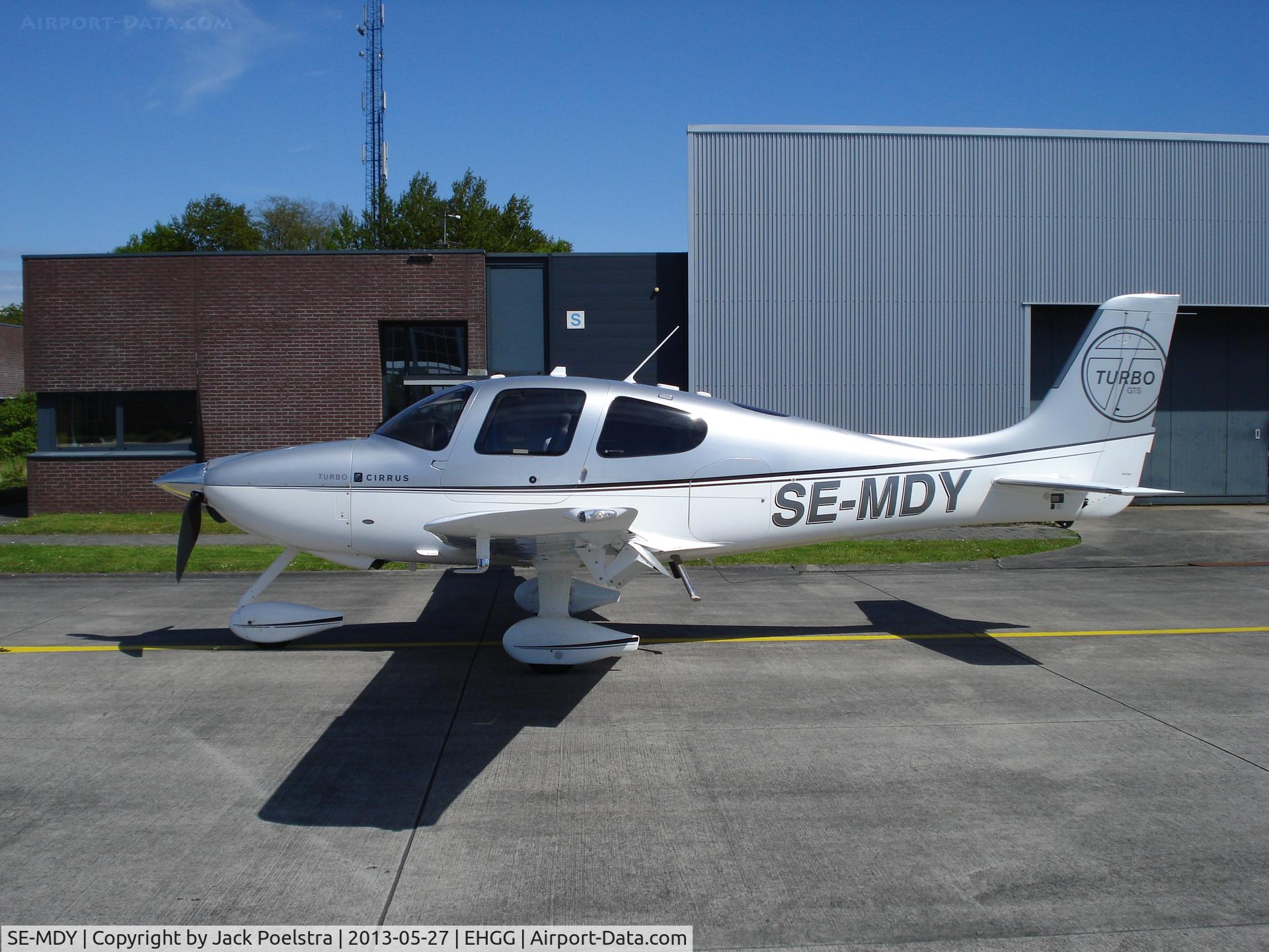 SE-MDY, Cirrus SR22 GTS Turbo C/N 3506, At General Enterprise ramp at Groningen airport
