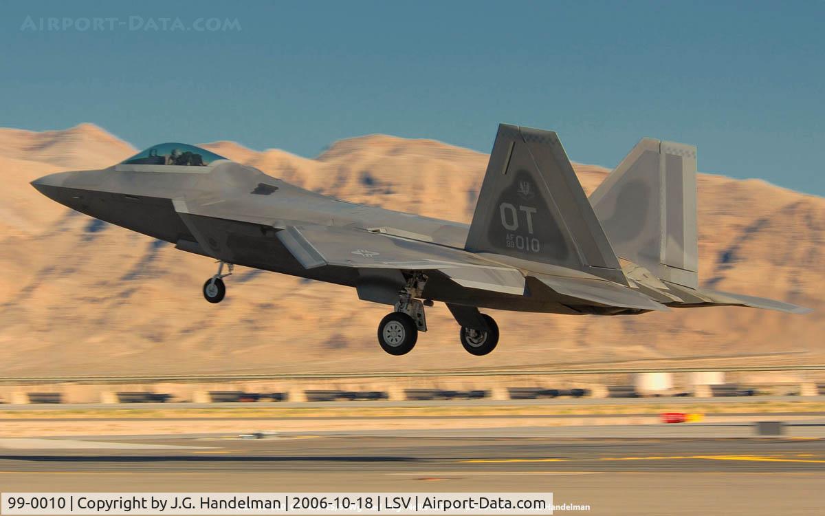 99-0010, 1999 Lockheed Martin F-22A Raptor C/N 99-010, On landing.