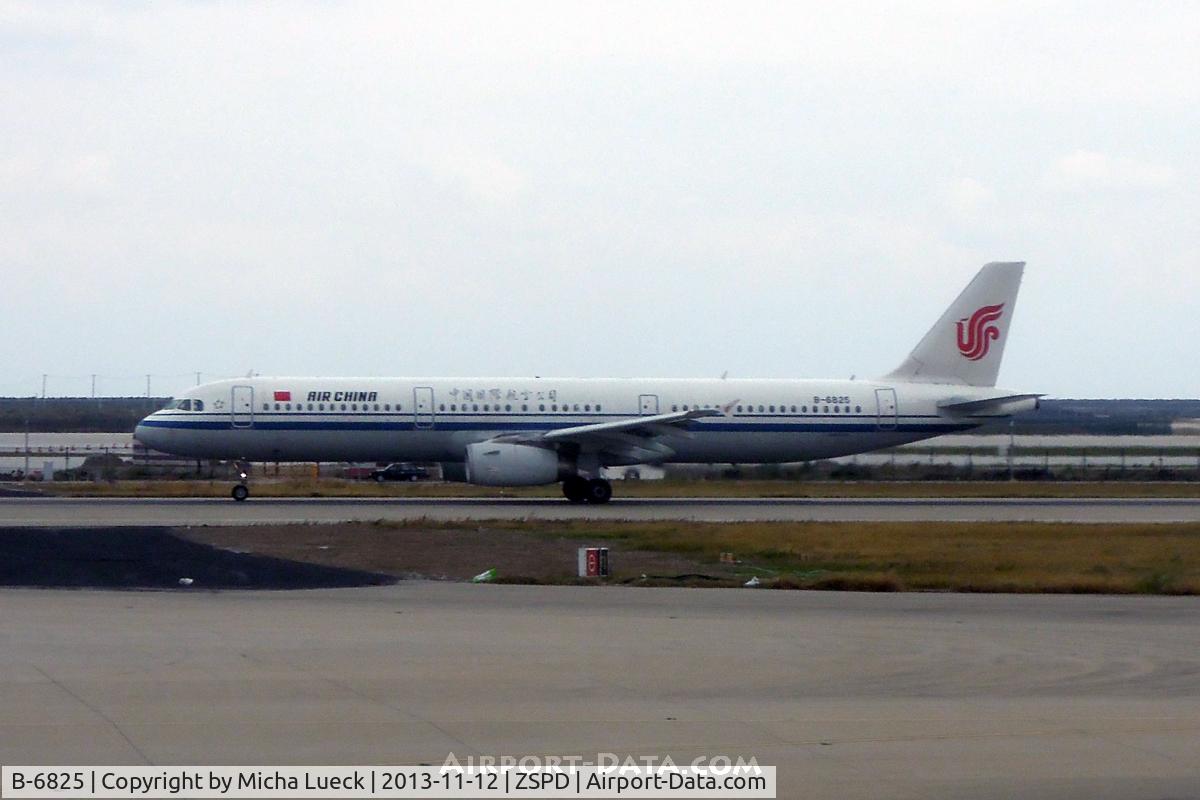 B-6825, 2011 Airbus A321-232 C/N 4949, At Pu Dong