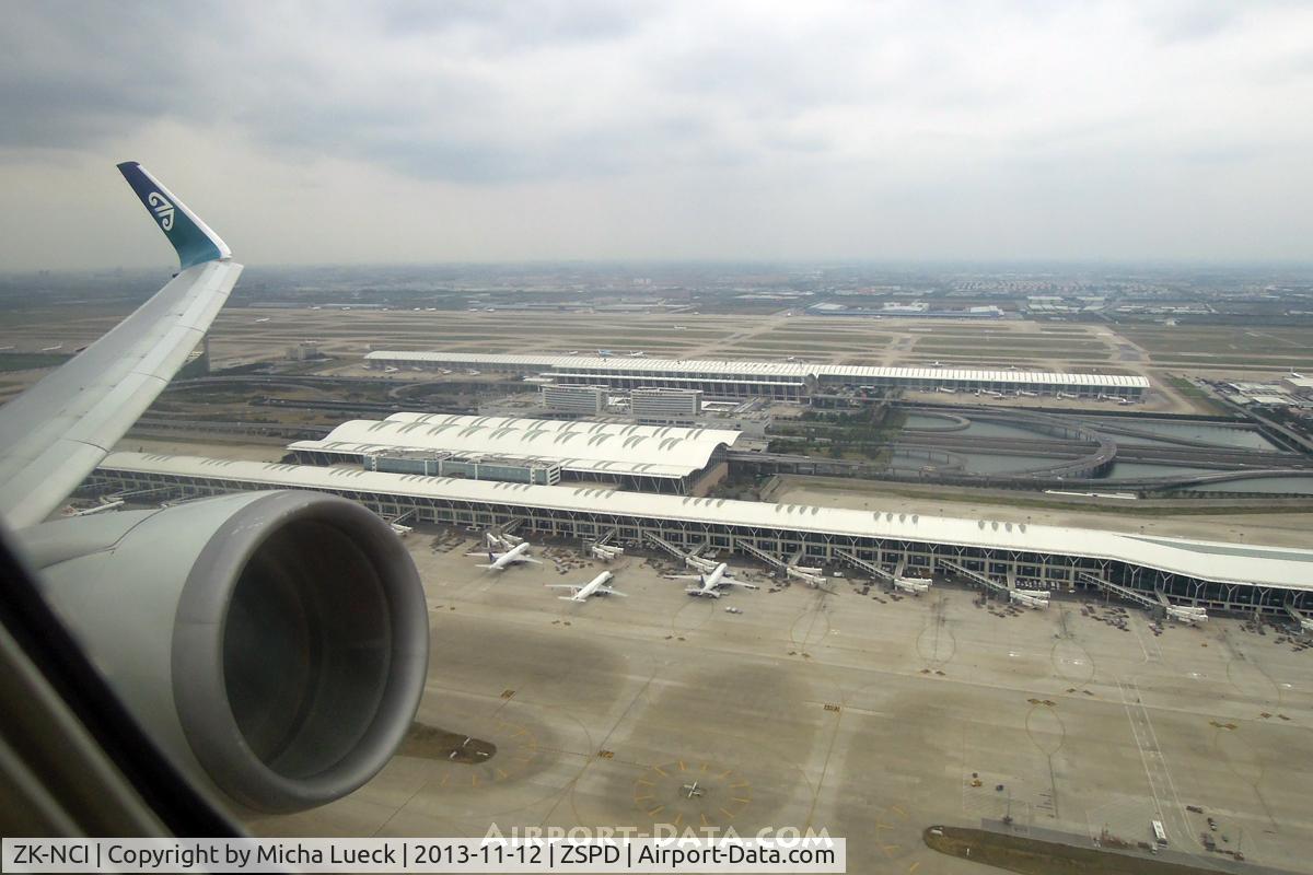 ZK-NCI, 1994 Boeing 767-319 C/N 26913, Climbing out of Pu Dong
