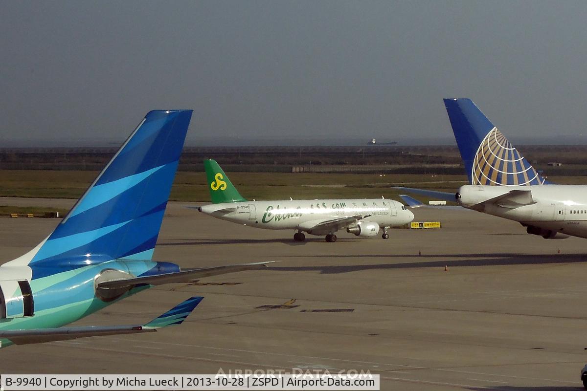 B-9940, 2013 Airbus A320-214 C/N 5562, Wedged between two massive tails