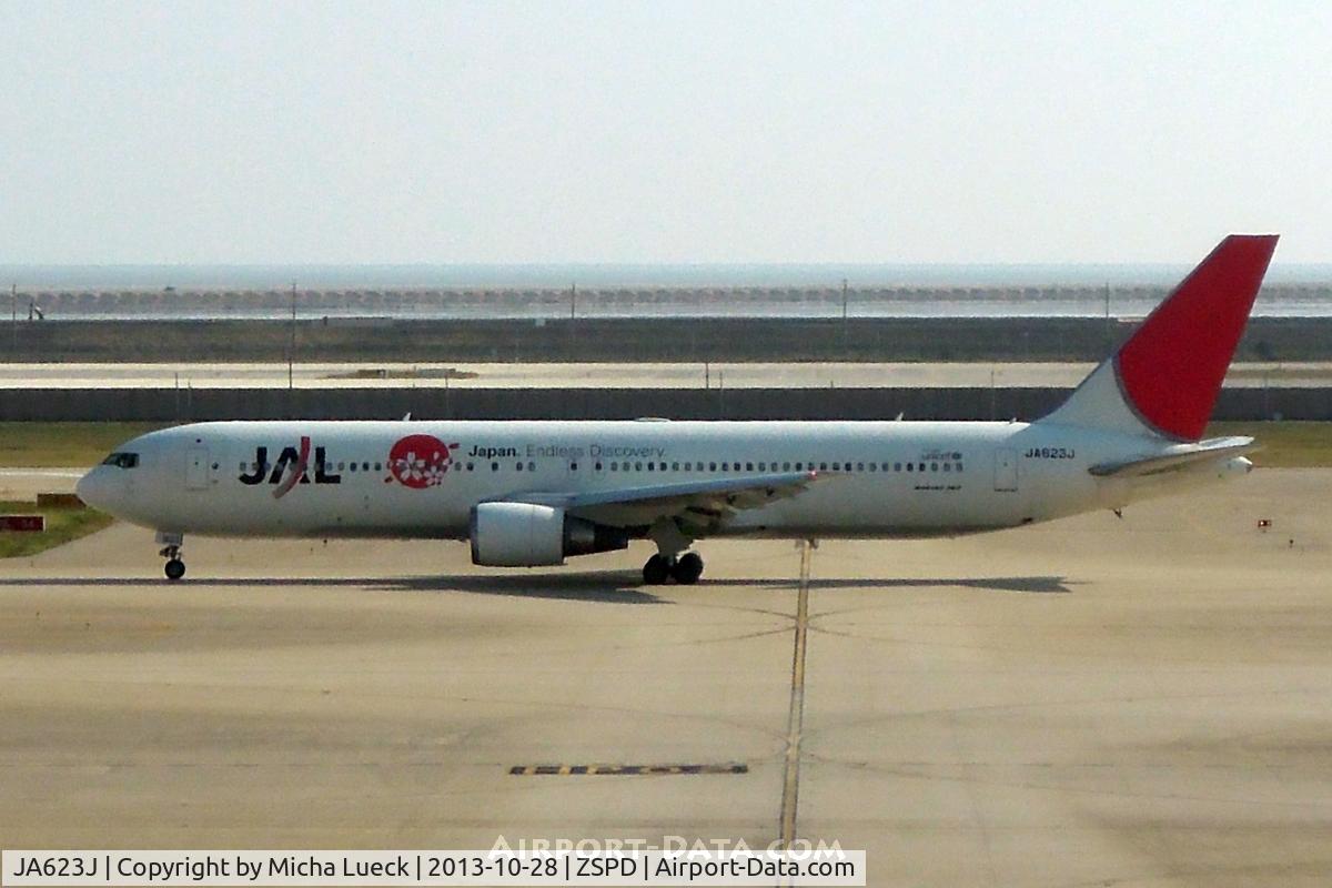JA623J, 2009 Boeing 767-346/ER C/N 36131, At Pu Dong