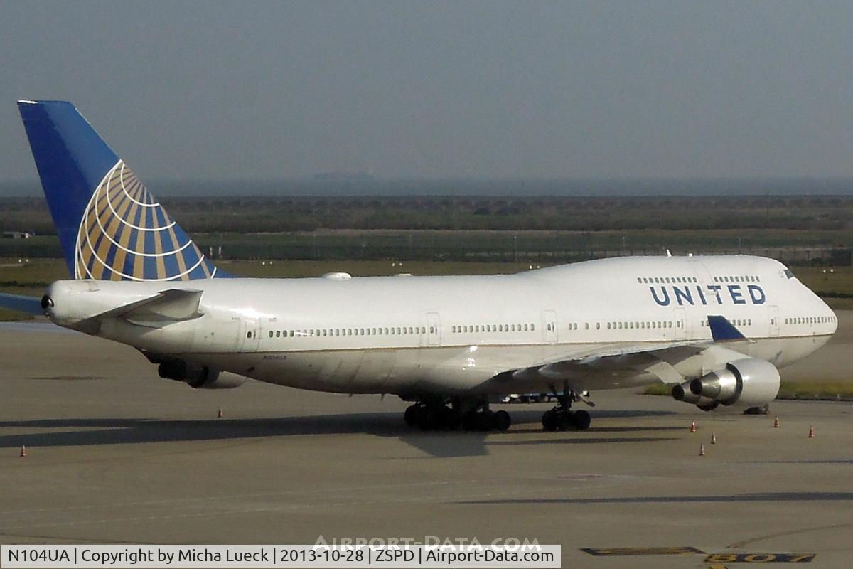 N104UA, 1998 Boeing 747-422 C/N 26902, At Pu Dong