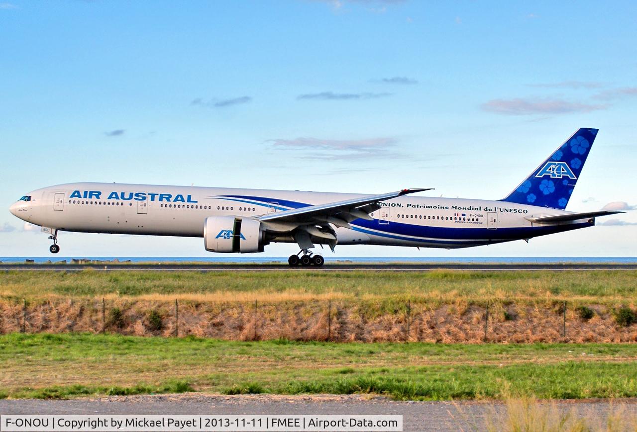 F-ONOU, 2009 Boeing 777-3Q8/ER C/N 35783, Landing rwy 30 as REU129 (MRU-RUN)