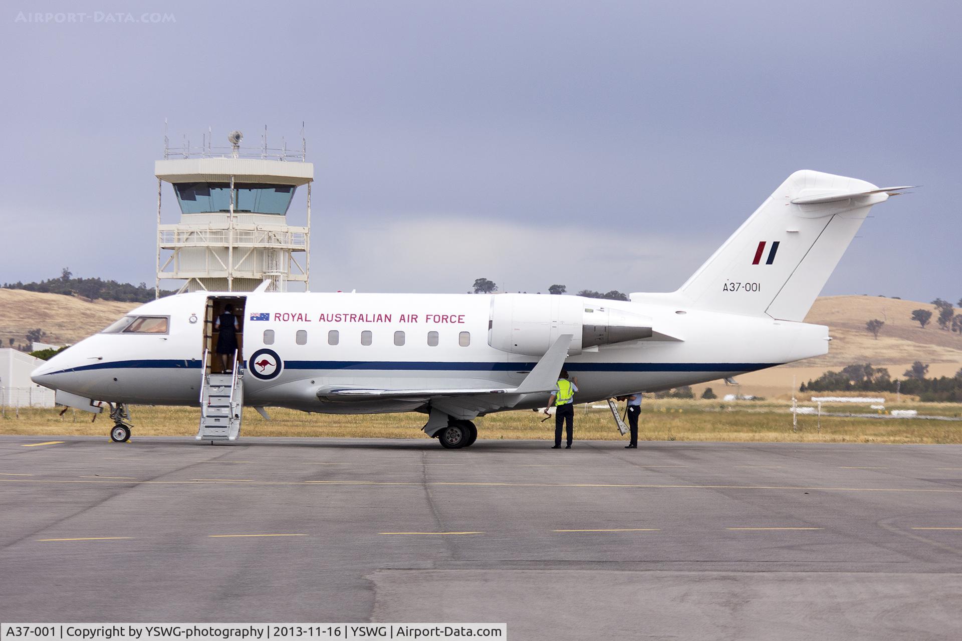 A37-001, 2001 Bombardier Challenger 604 (CL-600-2B16) C/N 5521, RAAF (A37-001) Bombardier CL-600-2B16 Challenger 604 on the tarmac at Wagga Wagga Airport.