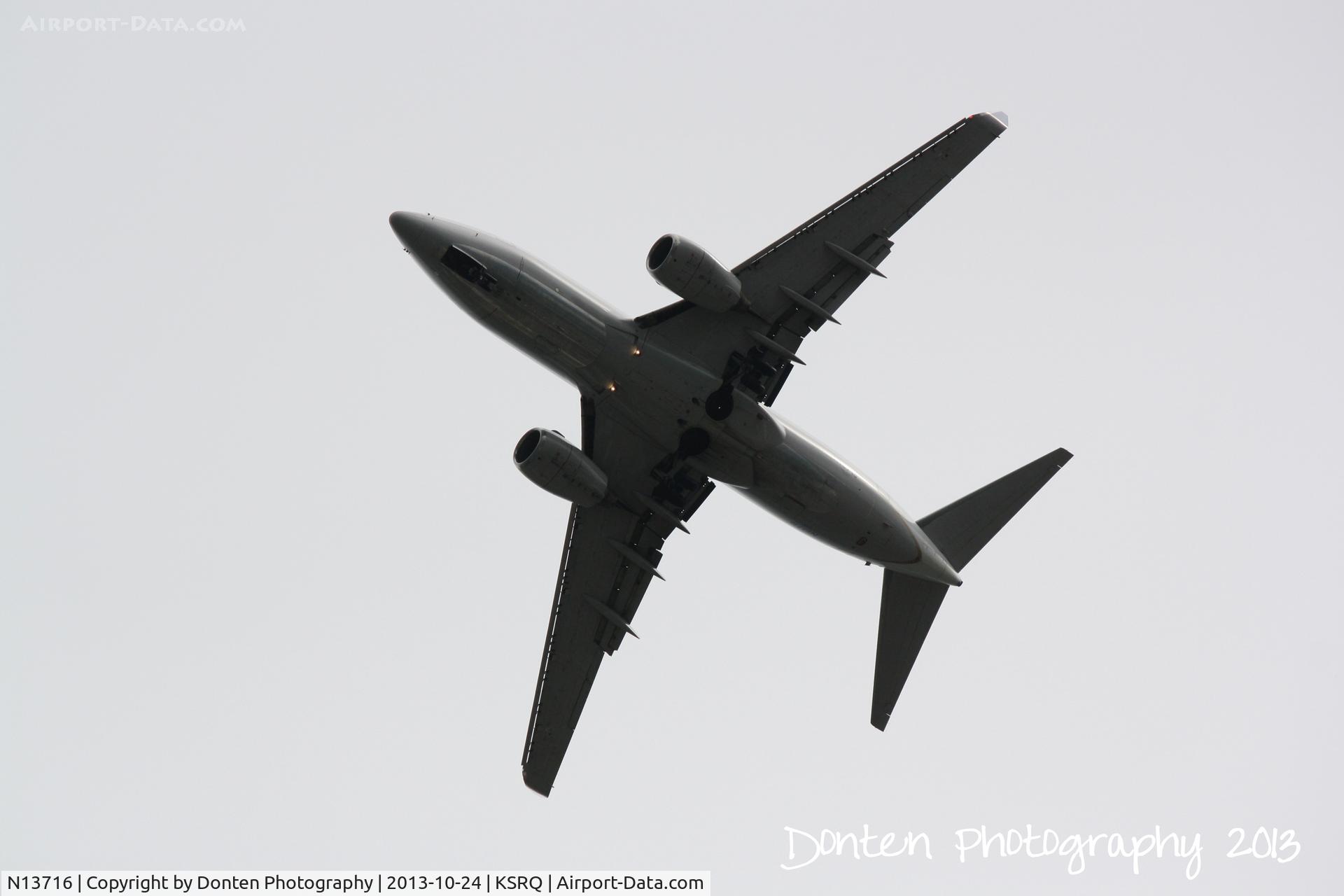 N13716, 1998 Boeing 737-724 C/N 28787, United Flight 1190 (N13716) on approach to Sarasota-Bradenton International Airport following a flight from Chicago-O'Hare International Airport