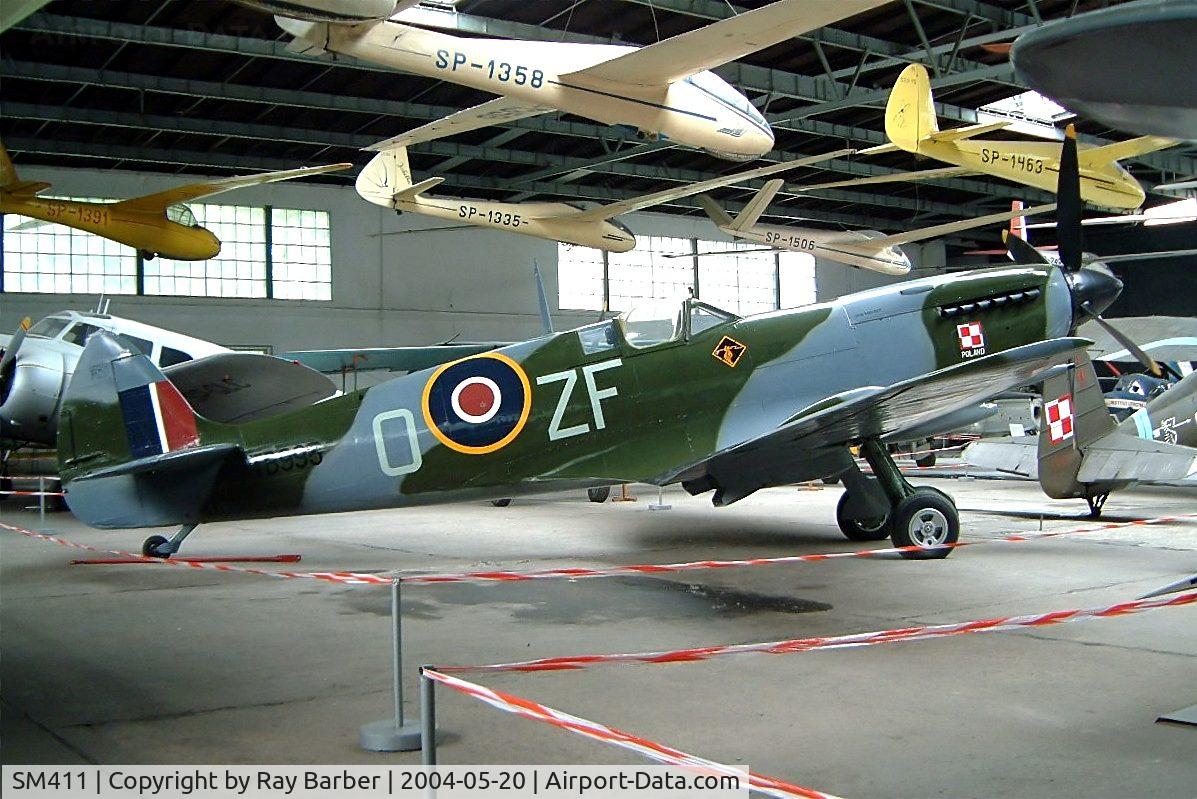 SM411, 1941 Supermarine 361 Spitfire LF.XVIe C/N CBAF.IX.3495, Supermarine Spitfire LF.XVIe [CBAF.IX.3495] Krakow Museum Malopolskie~SP 20/05/2004. Marked TB995.