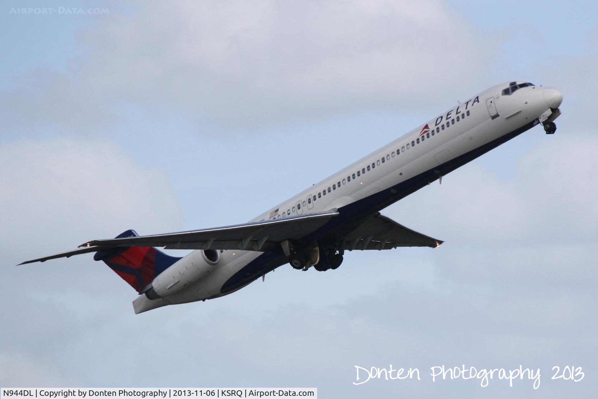 N944DL, 1989 McDonnell Douglas MD-88 C/N 49817, Delta Flight 2298 (N944DL) departs Sarasota-Bradenton International Airport enroute to Hartsfield-Jackson Atlanta International Airport