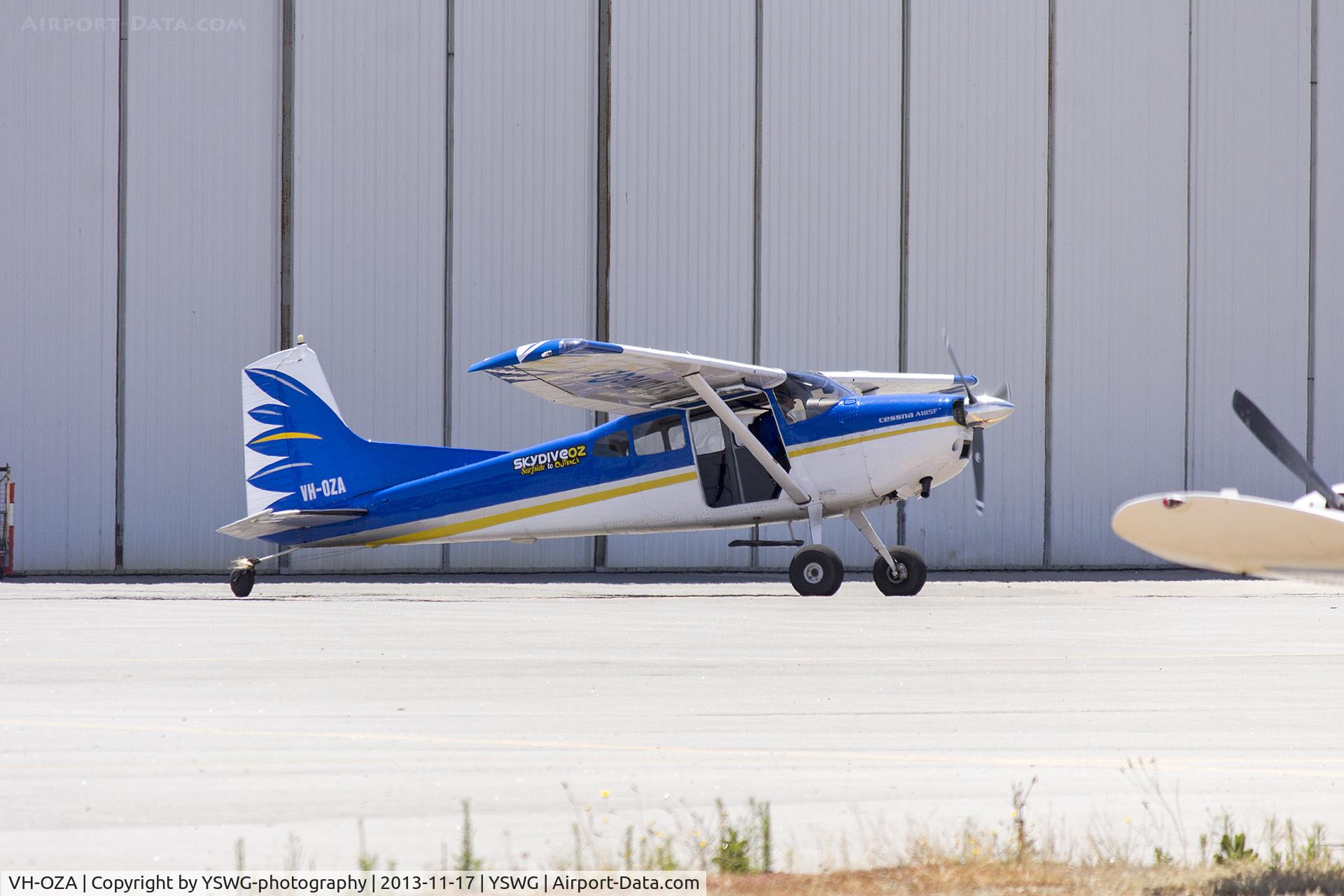 VH-OZA, 1978 Cessna A185F Skywagon 185 C/N 185-03645, SkyDive Oz (VH-OZA) Cessna A185F taxiing at Wagga Wagga Airport