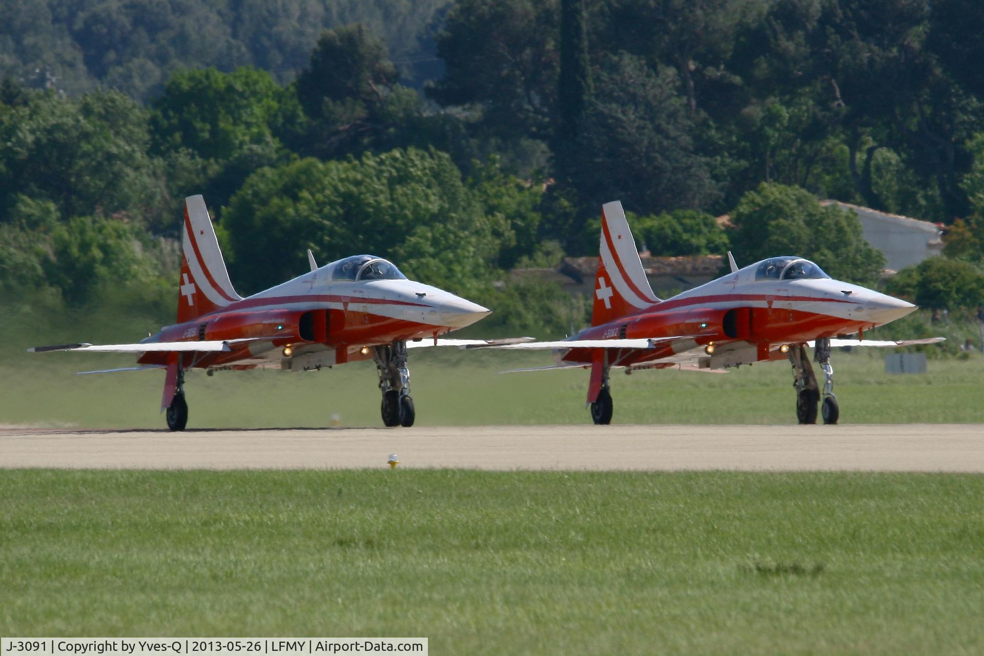 J-3091, Northrop F-5E Tiger II C/N L.1091, Northrop F-5E Tiger II (J-3091), Capt Simon Billeter, leader of  Swiss Air Force Aerobatic Team 2012, Take-off Rwy 34, Salon de Provence Air Base 701 (LFMY)