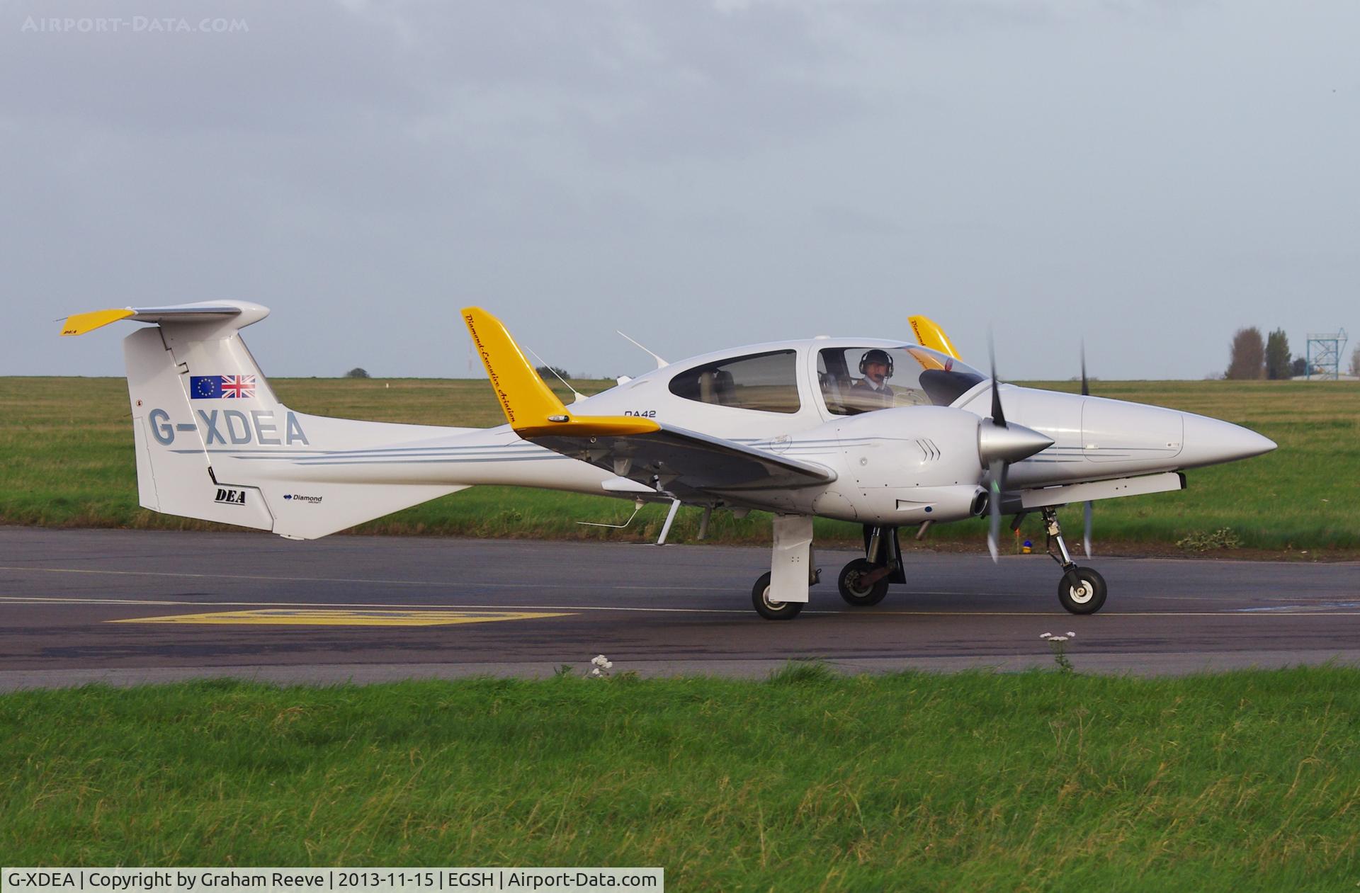G-XDEA, 2006 Diamond DA-42 Twin Star C/N 42.AC012, Heading for runway 27.