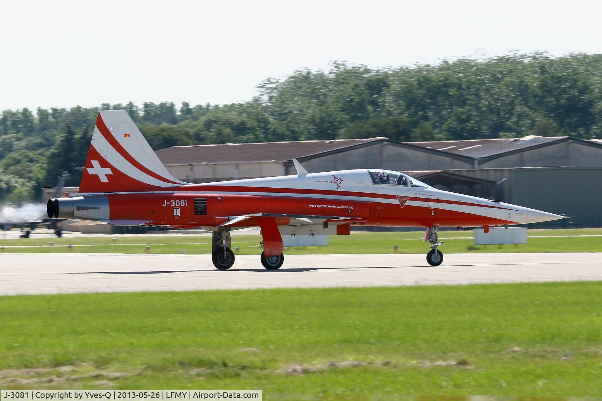 J-3081, Northrop F-5E Tiger II C/N L.1081, Northrop F-5E Tiger II (J-3081), Capt Rodolfo Freiburghaus, Right wing of  Swiss Air Force Aerobatic Team 2012, Salon de Provence Air Base 701 (LFMY)