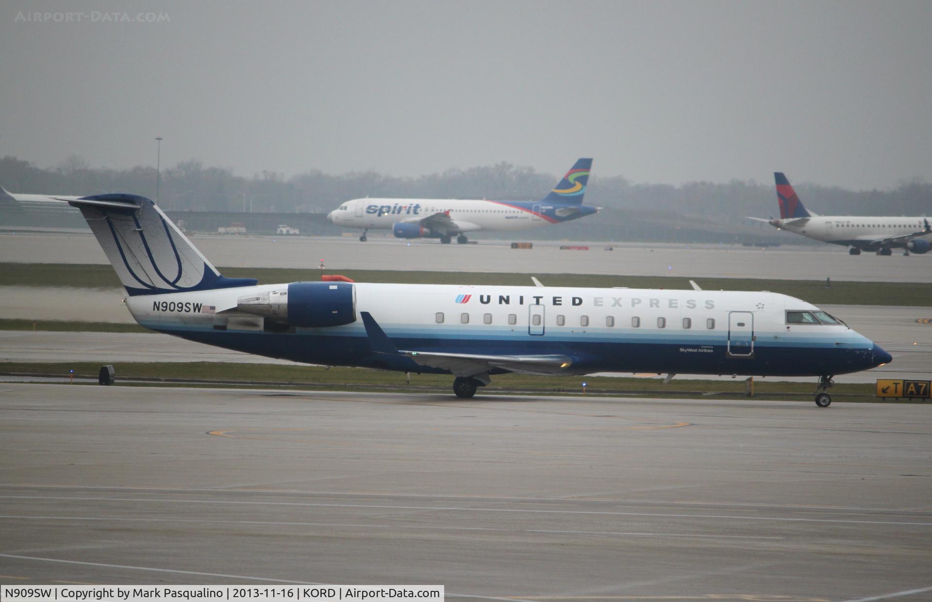 N909SW, 2001 Bombardier CRJ-200LR (CL-600-2B19) C/N 7558, CL-600-2B19