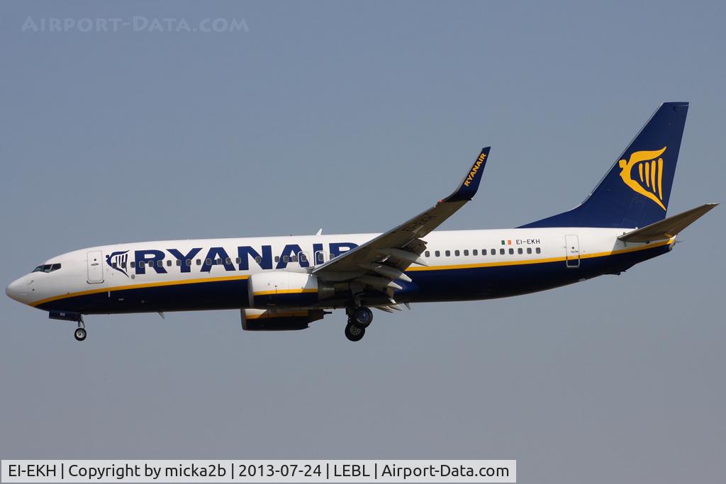 EI-EKH, 2010 Boeing 737-8AS C/N 38493, Landing
