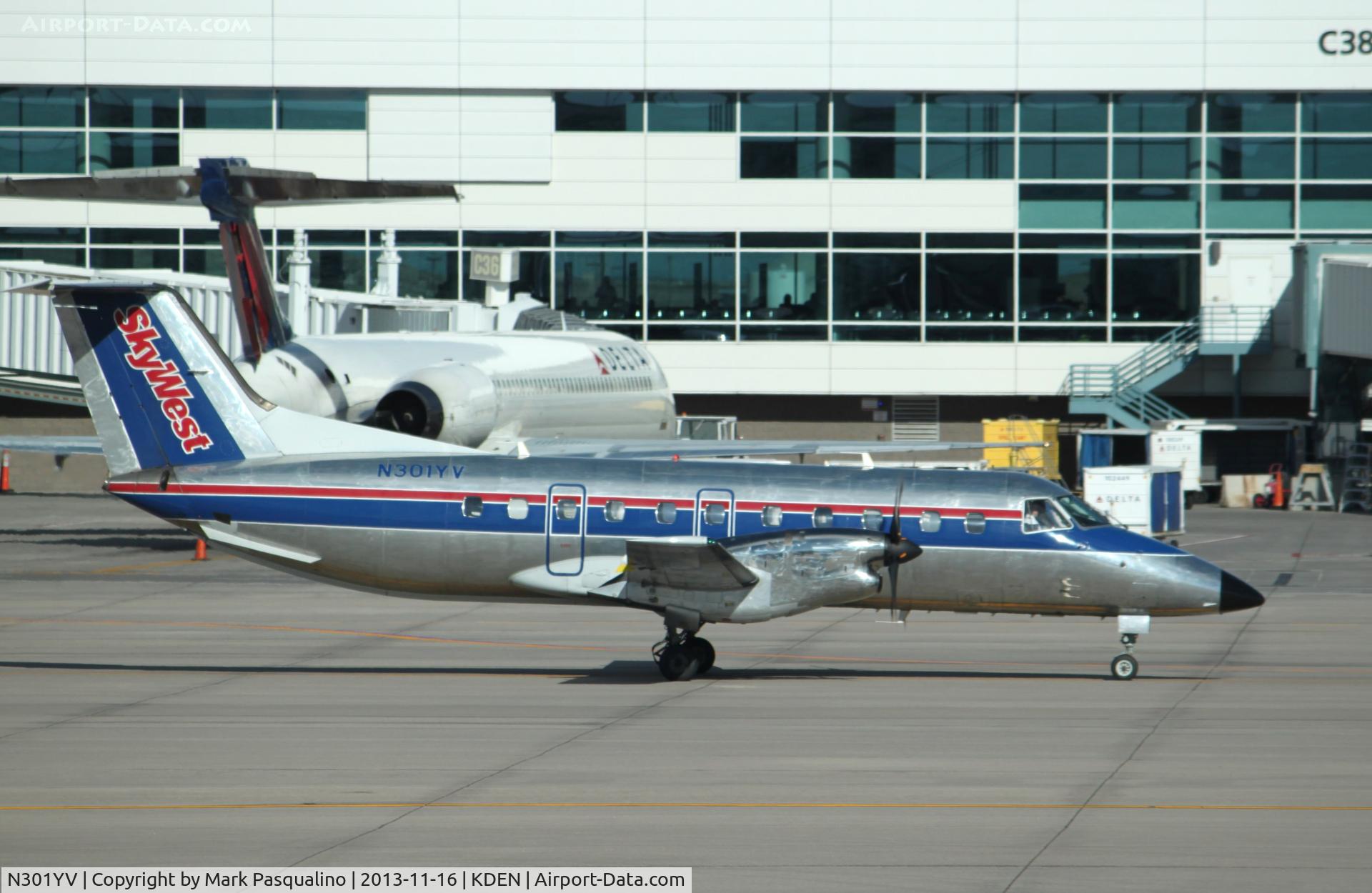 N301YV, 1995 Embraer EMB-120ER Brasilia C/N 120.301, EMB-120ER