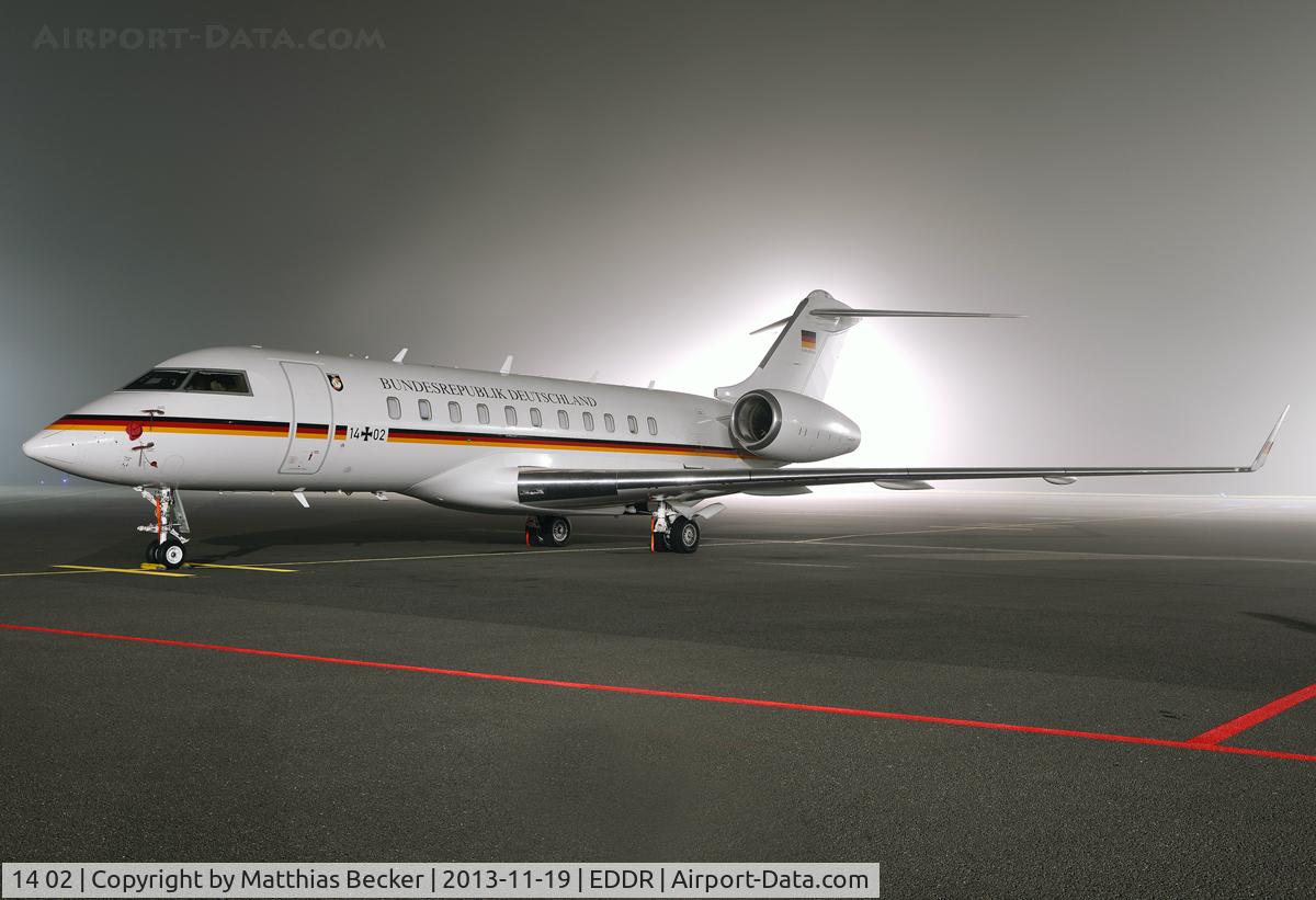 14 02, 2010 Bombardier BD-700-1A11 Global 5000 C/N 9404, 14+02