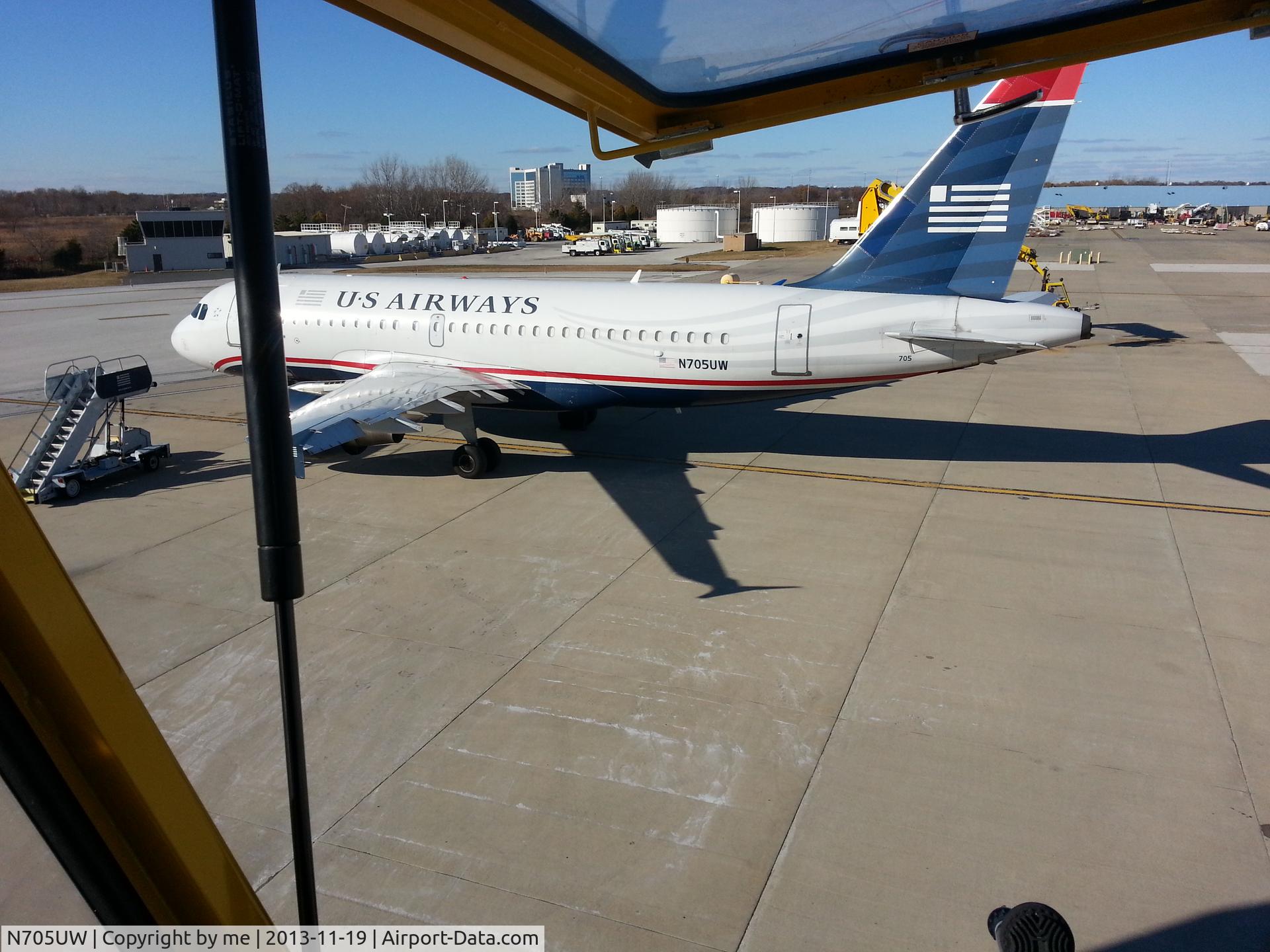 N705UW, 1998 Airbus A319-112 C/N 0929, At the deicing pad in Philadelphia.