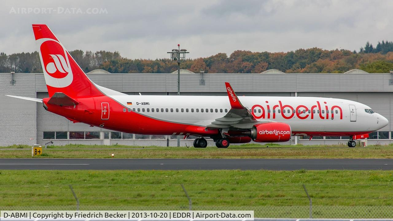 D-ABMI, 2012 Boeing 737-86J C/N 37770, taxying to the gate