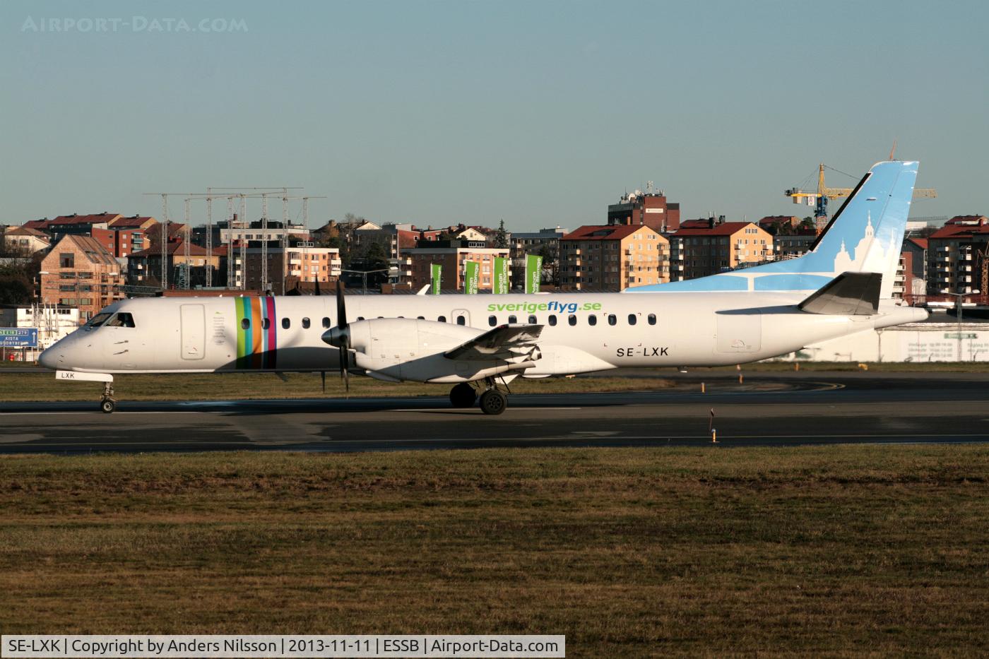SE-LXK, 1998 Saab 2000 C/N 2000-056, Lining up runway 30.
