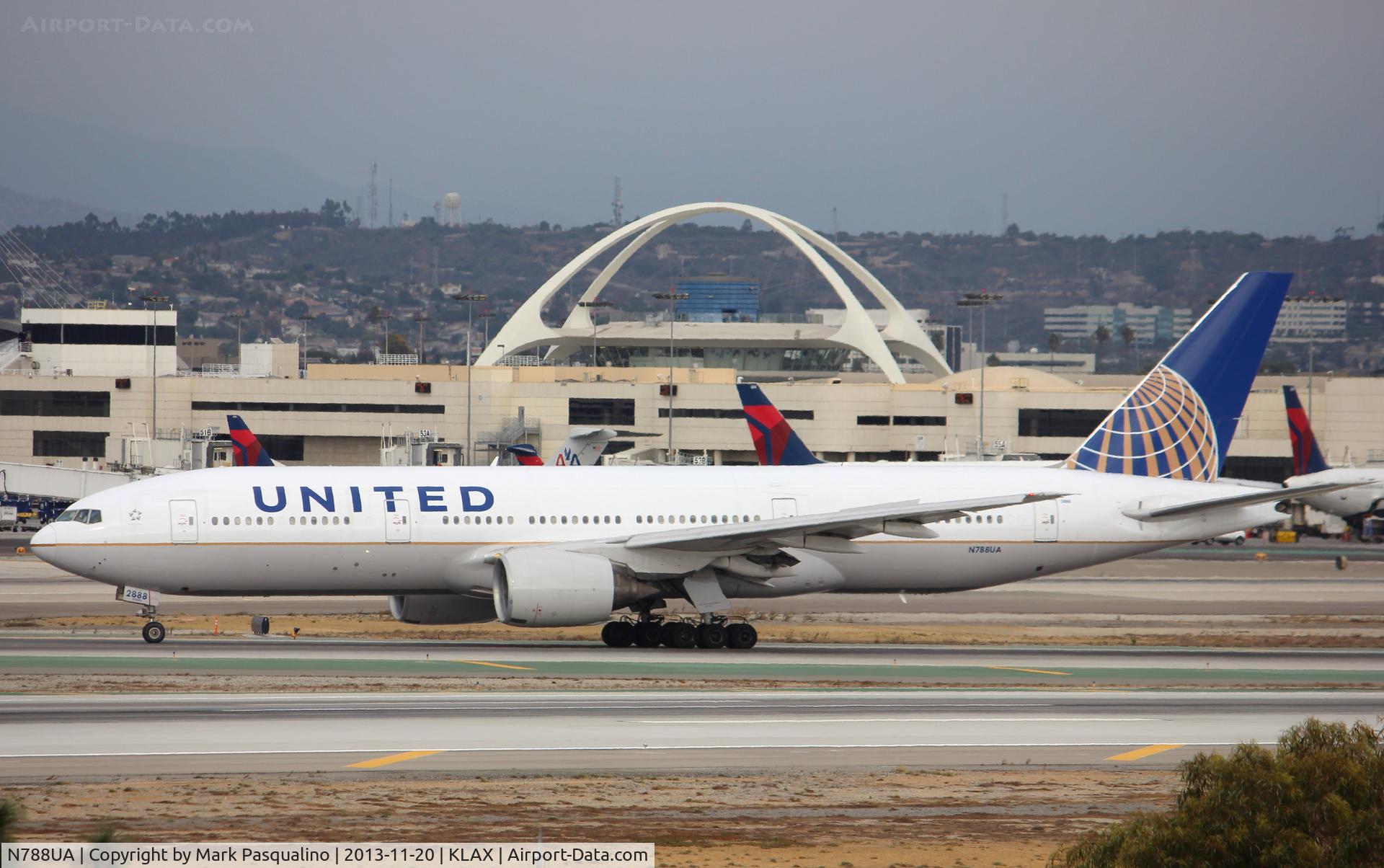 N788UA, 1997 Boeing 777-222 C/N 26942, Boeing 777-200