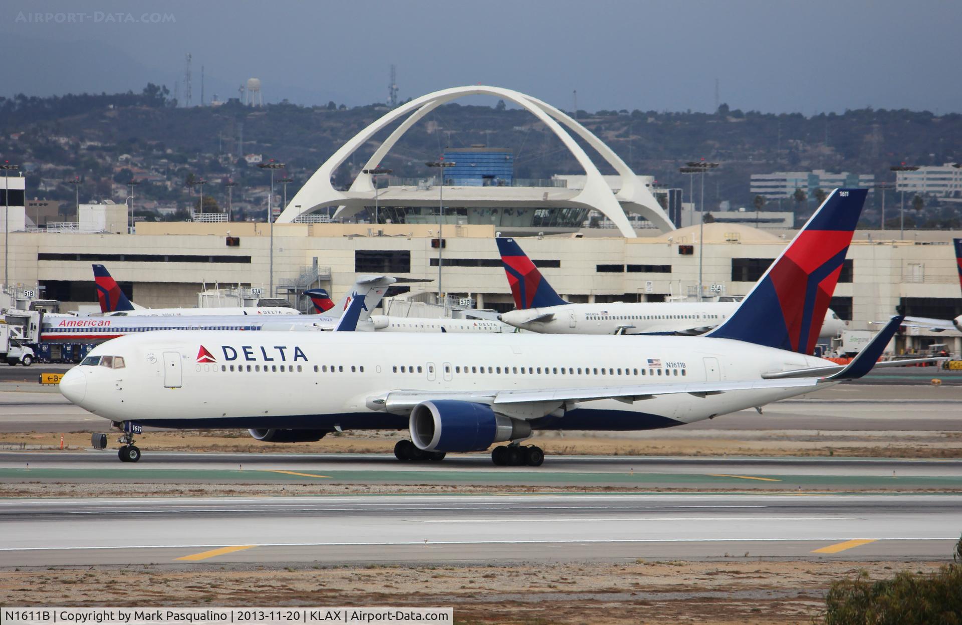 N1611B, 2000 Boeing 767-332/ERF C/N 30595, Boeing 767-300