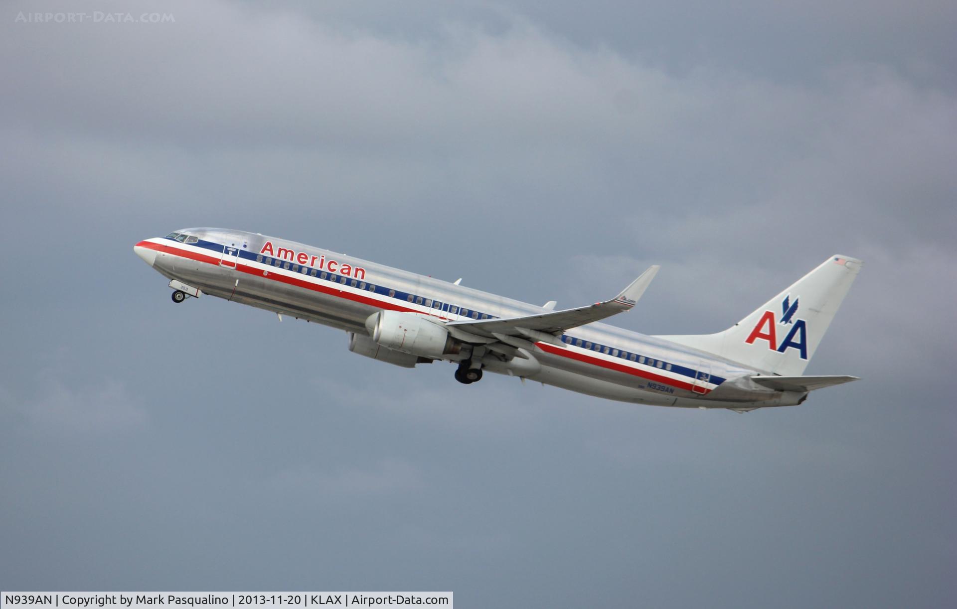 N939AN, 2000 Boeing 737-823 C/N 30083, Boeing 737-800
