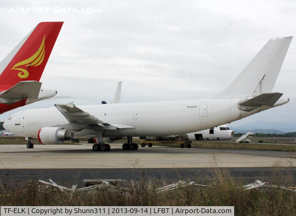TF-ELK, 1990 Airbus A300B4-622R(F) C/N 557, Stored in all white without titles...