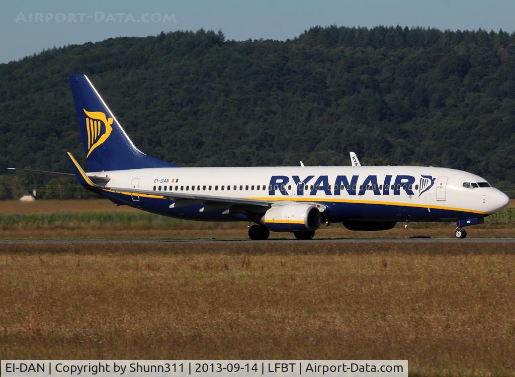 EI-DAN, 2003 Boeing 737-8AS C/N 33549, Taking off rwy 02