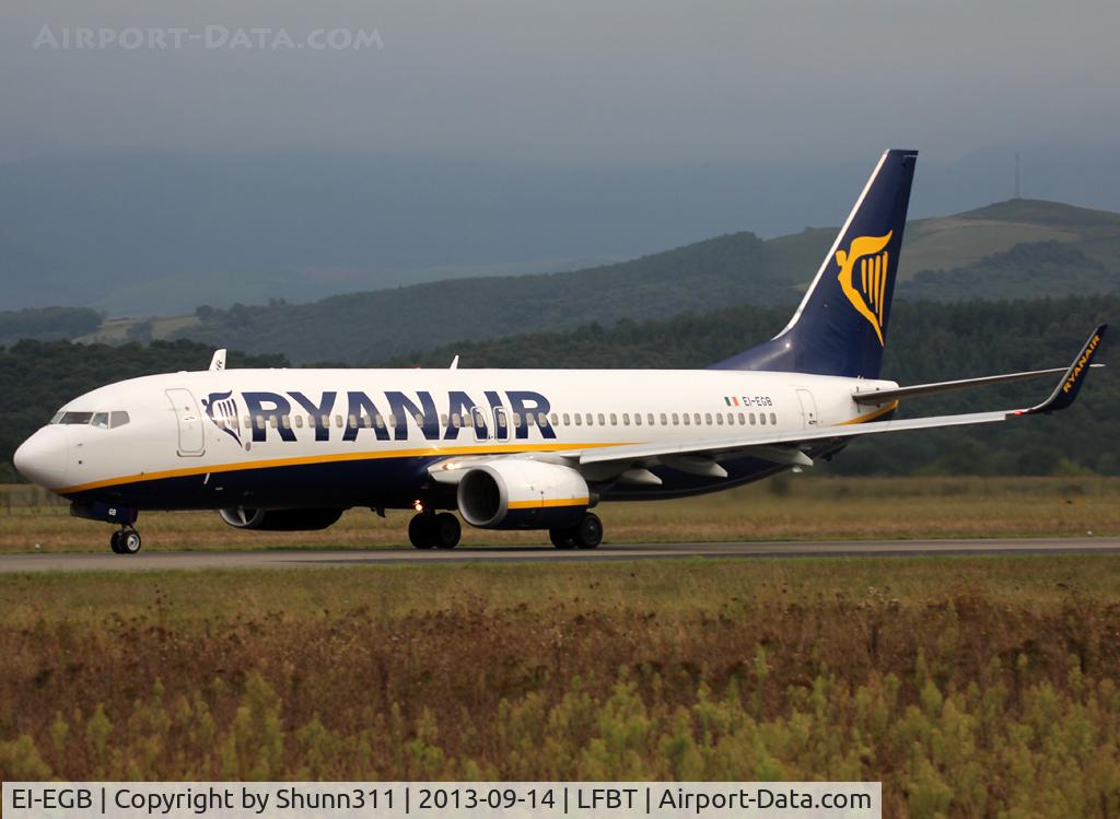 EI-EGB, 2009 Boeing 737-8AS C/N 38491, Taking off rwy 02