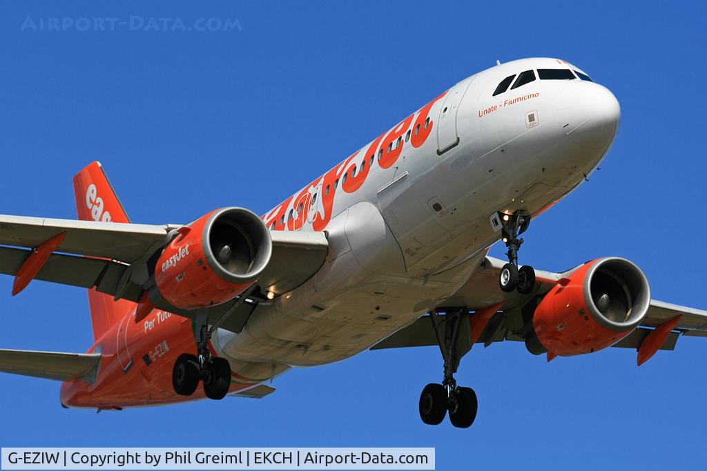 G-EZIW, 2005 Airbus A319-111 C/N 2578, Taken at CPH.